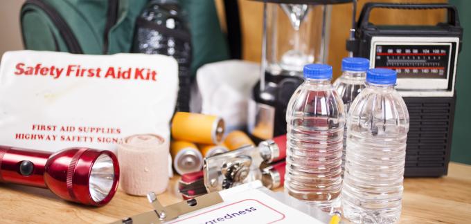 Suministros de preparación para emergencias.